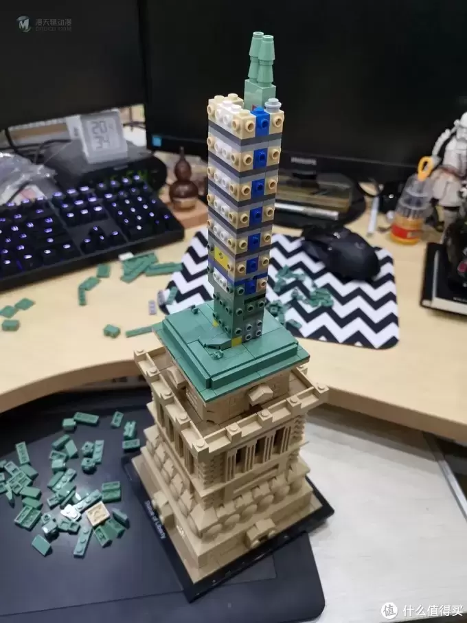 乐高（LEGO）建筑系列—桌面上的自由女神像