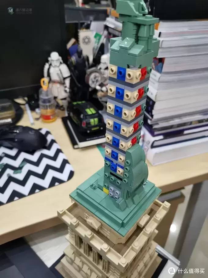 乐高（LEGO）建筑系列—桌面上的自由女神像