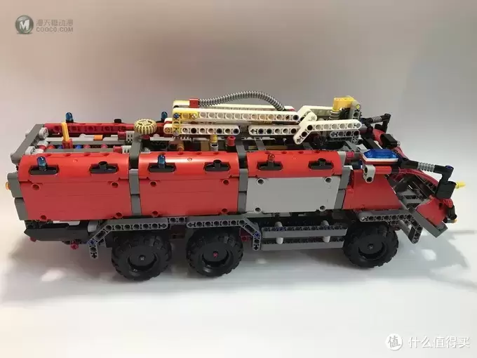 乐高还能这么拼： 复刻 LEGO 乐高 科技 42068 机场消防车