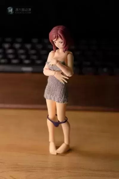 figma#505 女性body 千秋 露背毛衣