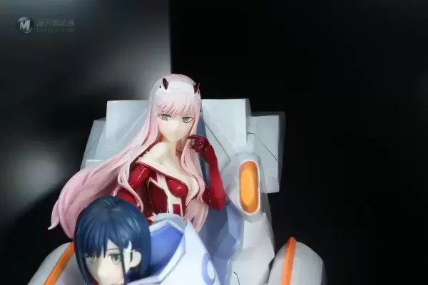 Darling in the FRANXX 零二＆莓