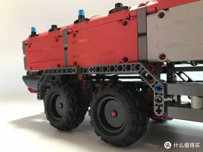 乐高还能这么拼： 复刻 LEGO 乐高 科技 42068 机场消防车