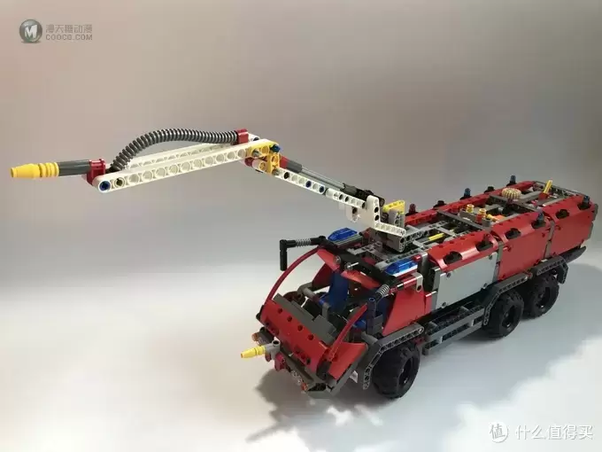 乐高还能这么拼： 复刻 LEGO 乐高 科技 42068 机场消防车