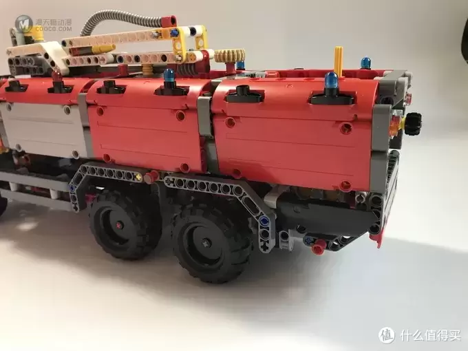 乐高还能这么拼： 复刻 LEGO 乐高 科技 42068 机场消防车