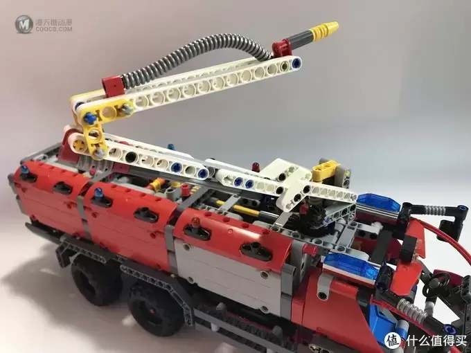 乐高还能这么拼： 复刻 LEGO 乐高 科技 42068 机场消防车