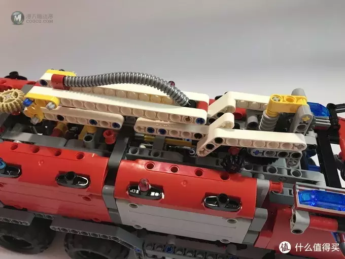 乐高还能这么拼： 复刻 LEGO 乐高 科技 42068 机场消防车